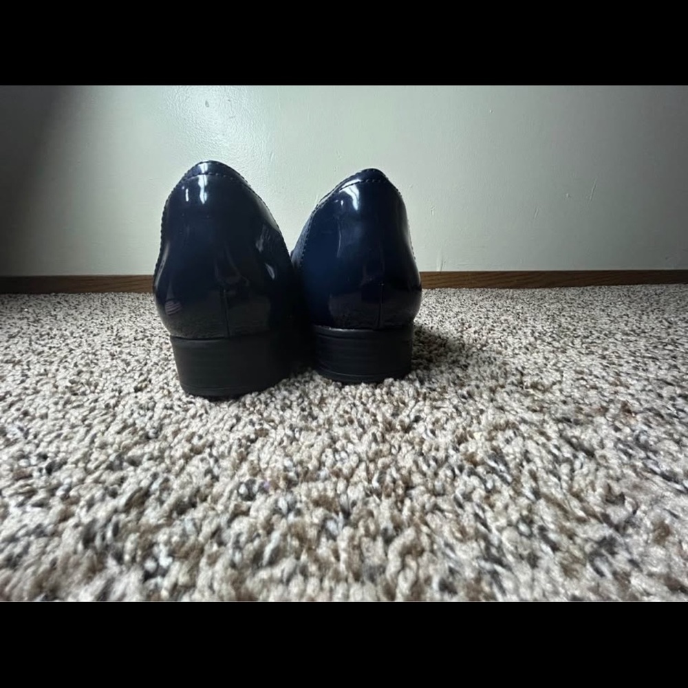 Clarks Navy Slip-On Loafers sz 9 - Picture 4 of 6